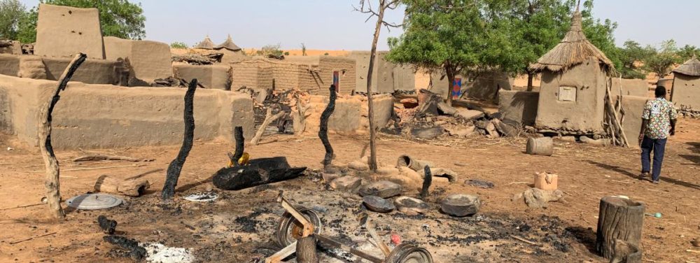 Dogon 1000x376 1 - : Le Mali et le Burkina en proie à la violence