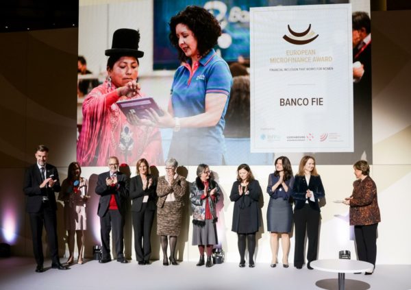 Winner diapo 2 600x423 1 - : Banco FIE : Un ancien partenaire lauréat du Prix européen de la microfinance 2022