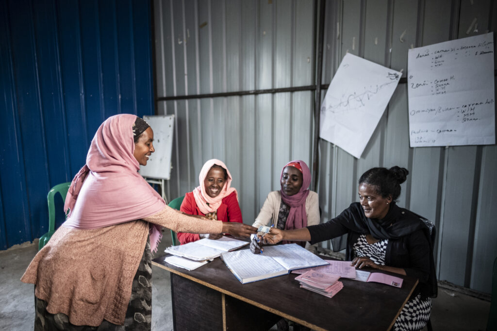 Paysannes éthiopiennes qui bénéficient d'un crédit de microfinance