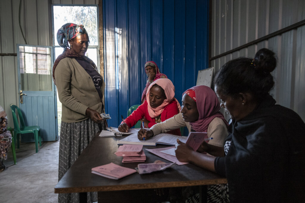 Paysannes éthiopiennes qui bénéficient d'un crédit de microfinance